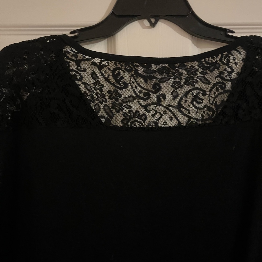 Lace detail floral embroidered crop top tie front - Picture 4 of 9
